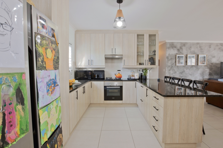 3 Bedroom Property for Sale in Sunningdale Western Cape